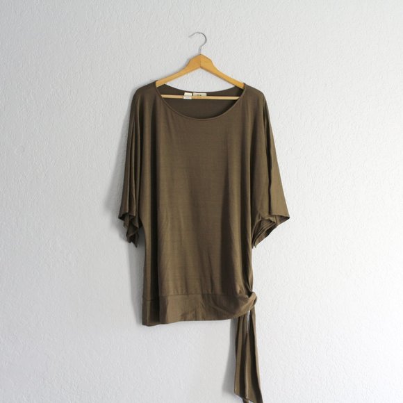 Tommy Bahama Tops - Tommy Bahama size L dolman sleeve relax fit womens knit top blouse brown